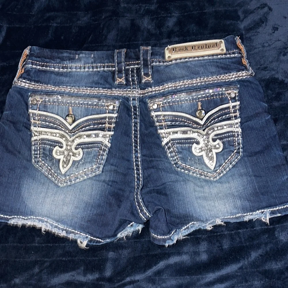 Buckle Jean Shorts - Picture 2 of 5